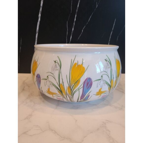 Portmeirion 'The Botanic Garden' 8.5" Round Romantic Vegetable/Salad Bowl Crocus - Picture 1 of 16